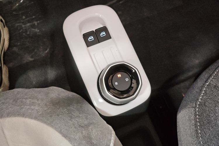 吉利银河 2025款 210km 熊猫骑士中控内饰18