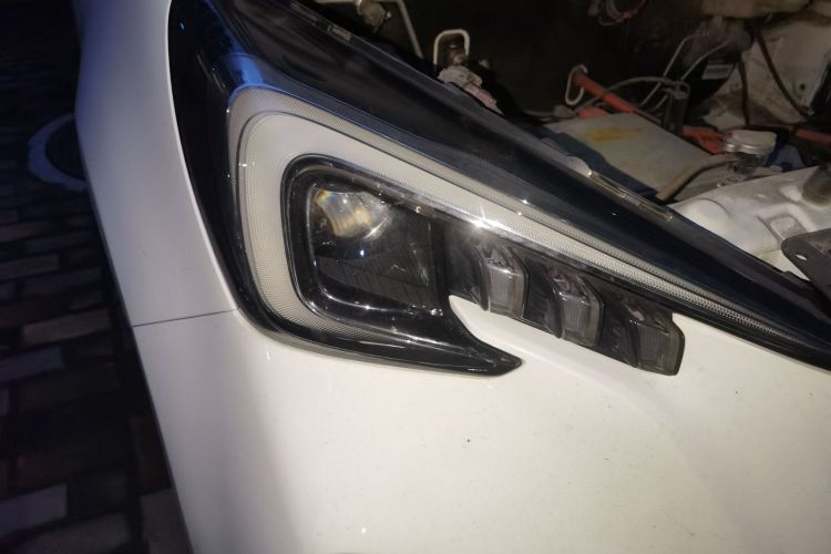 长安欧尚 奔奔E-Star 2020款 心动版 三元锂车身外观6006