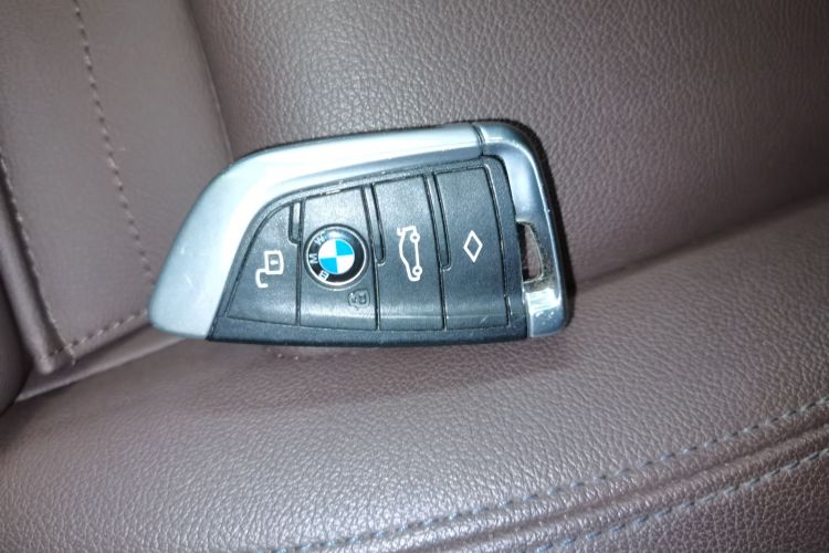 宝马3系 2020款 325Li 首发版中控内饰7001