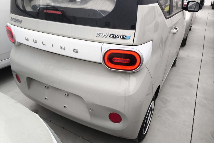 五菱汽车 宏光MINIEV 2024款 第三代 215km 青春版车身外观9