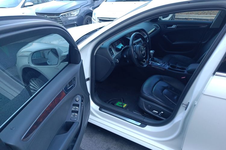 奥迪A4L 2015款 35 TFSI 自动舒适型中控内饰20