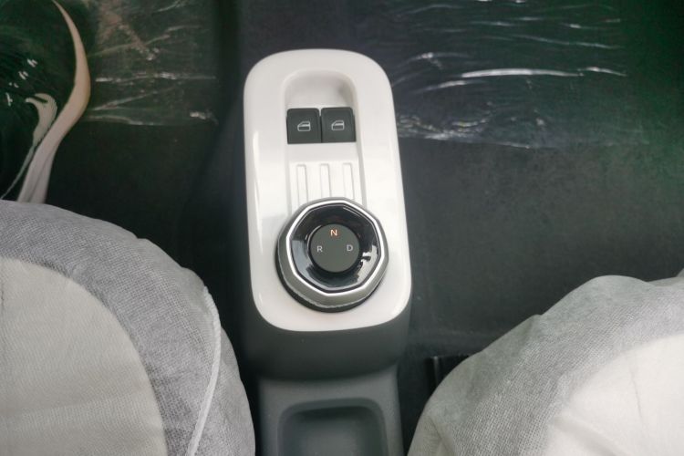 吉利银河 2025款 210km 熊猫卡丁中控内饰18