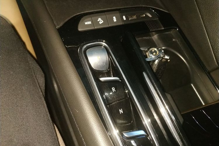 别克 昂科旗 2020款 28T 四驱旗舰型中控内饰18