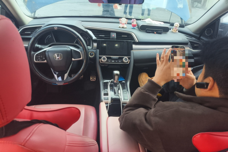 本田 思域 2019款 220TURBO CVT燃动版 国VI中控内饰12