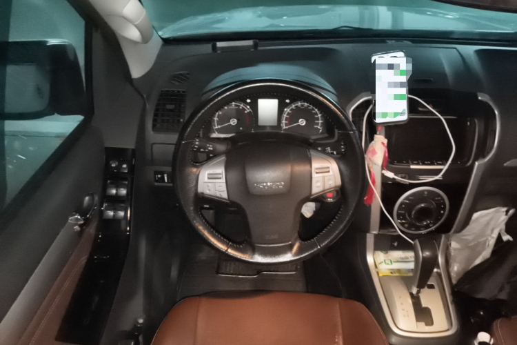 五十铃 mu-X牧游侠 2017款 3.0T 四驱自动尊享型 7座 国IV中控内饰13