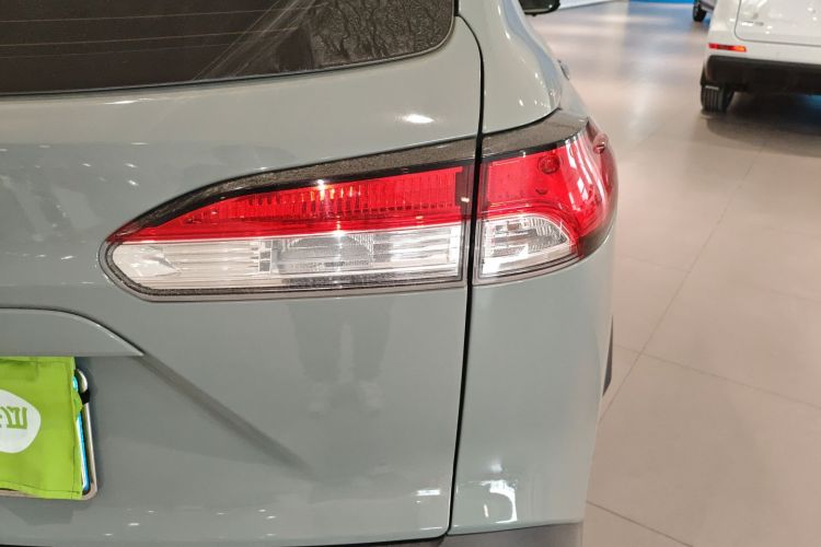 丰田 卡罗拉锐放 2023款 2.0L 精英版车身外观6006