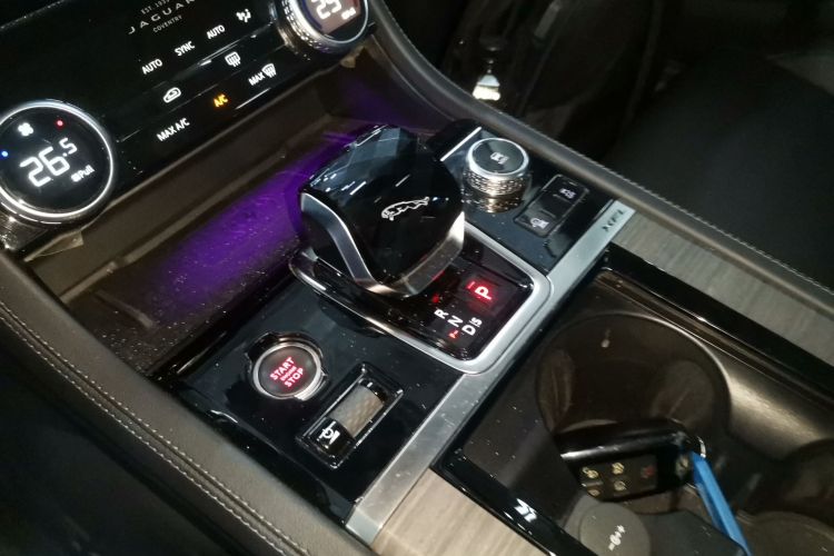 捷豹XFL 2023款 XFL 2.0T P200 两驱精英豪华版局部细节18