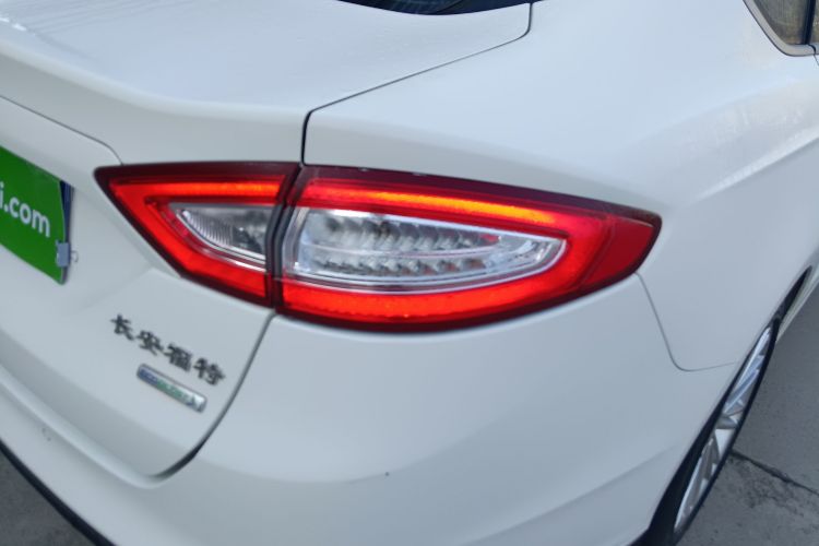 福特 蒙迪欧 2013款 2.0L GTDi240至尊型车身外观9