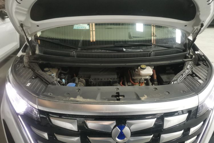 腾势D9 2022款 DM-i 970 四驱旗舰型机舱底盘24