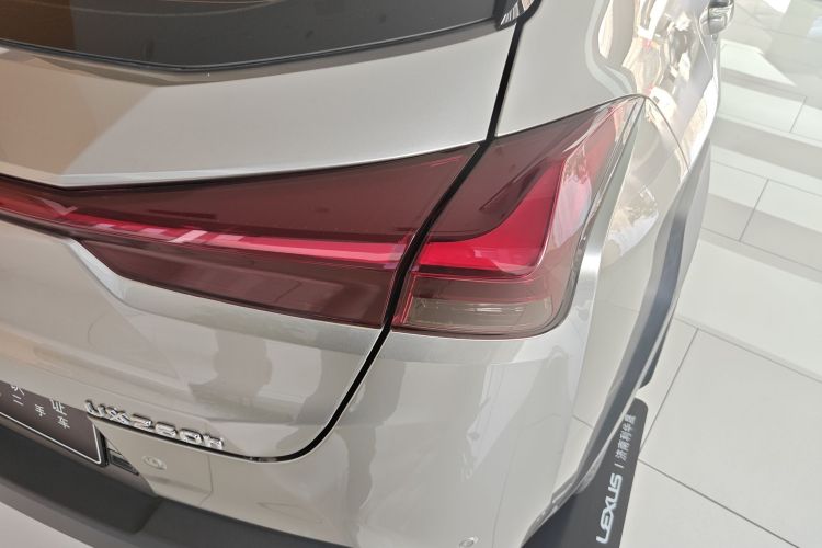 雷克萨斯UX 2022款 260h 探·趣版车身外观6006