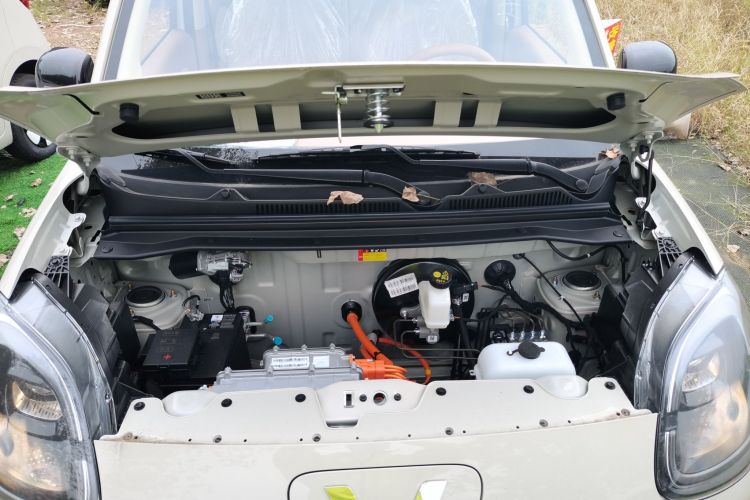 五菱汽车 宏光MINIEV 2025款 四门版 进阶款机舱底盘24