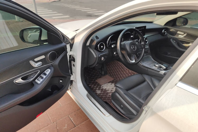 奔驰C级 2017款 改款 C 200 L 运动版中控内饰7003