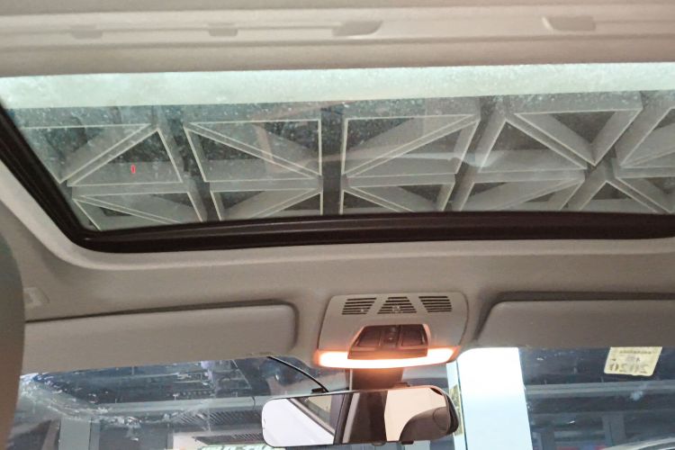 宝马3系 2014款 320i 时尚型中控内饰22