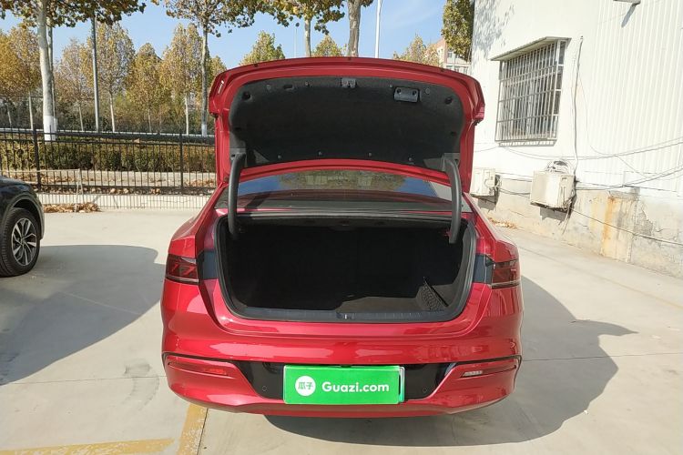 比亚迪 秦PLUS 2023款 冠军版 DM-i 120KM领先型机舱底盘23