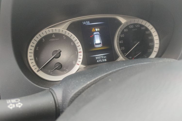 日产 途达 2020款 2.5L XV 4WD 自动四驱旗舰版中控内饰15