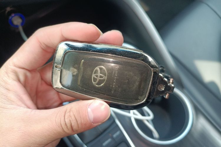 丰田 凯美瑞 2021款 2.5G 豪华版中控内饰7001