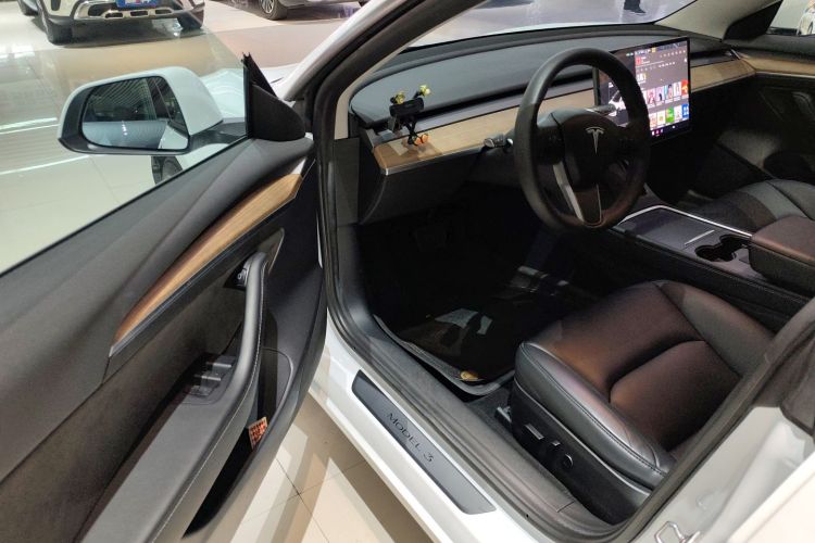 特斯拉 Model 3 2021款 标准续航后驱升级版 3D6中控内饰20
