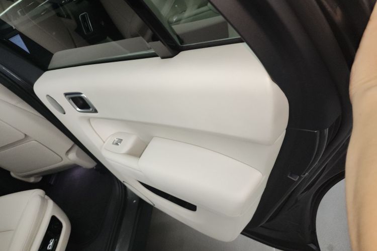 理想汽车 理想L9 2022款 Max中控内饰45