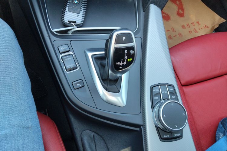 宝马3系 2018款 330i M运动曜夜版中控内饰18