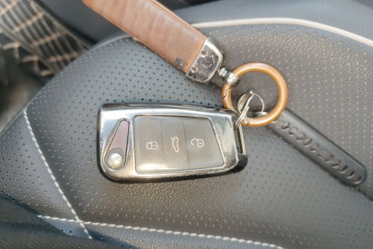 大众 途观L 2022款 330TSI 自动两驱智享版中控内饰11