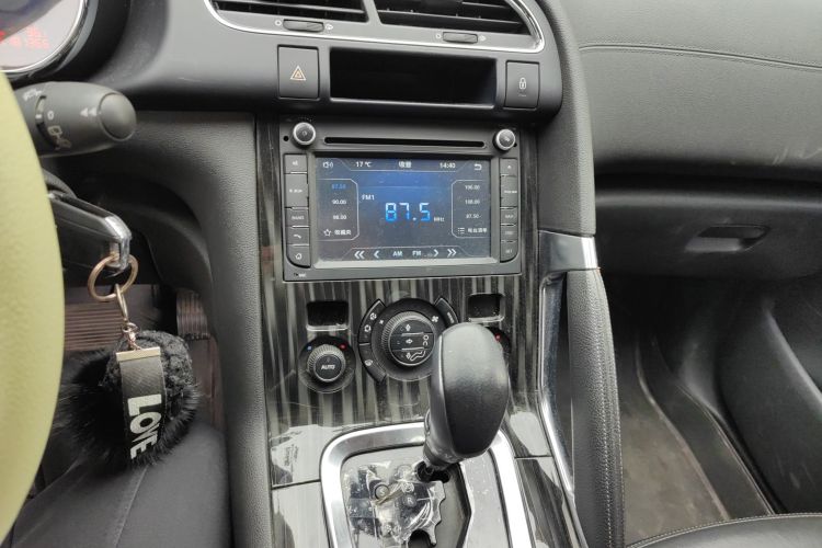 标致3008 2013款 2.0L 自动潮流版中控内饰16