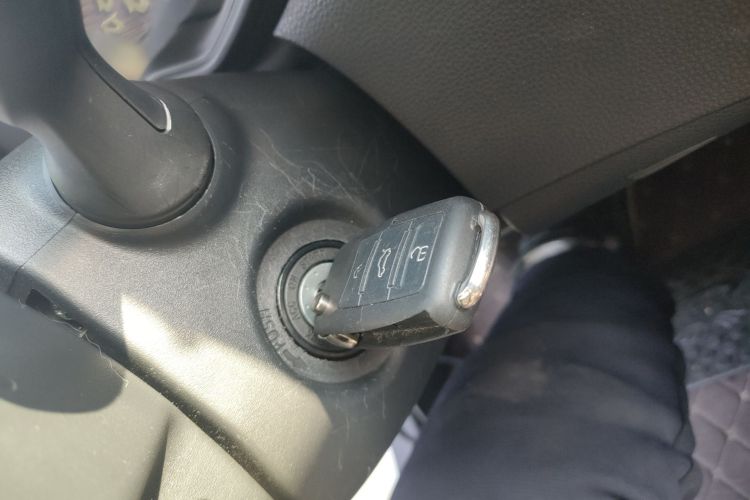 丰田 雷凌 2023款 TNGA 1.5L CVT进取版中控内饰11