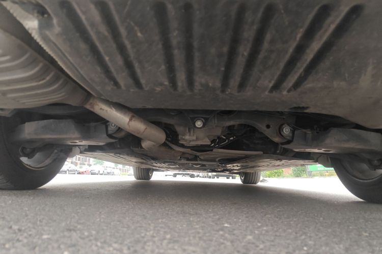 奔驰C级 2024款 C 200 L 运动版局部细节9008