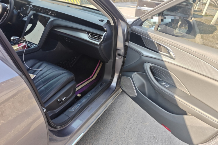 红旗H5 2023款 2.0T 自动智联旗畅版局部细节9005