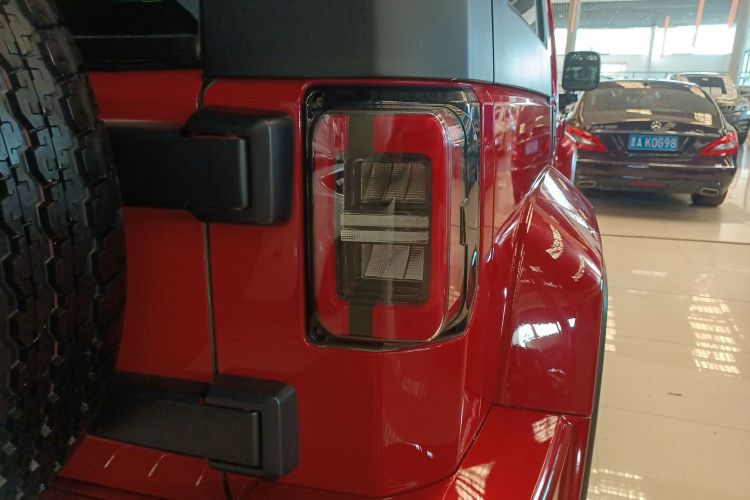 北京BJ40 2018款 PLUS 2.3T 自动四驱尊享版 国V车身外观9