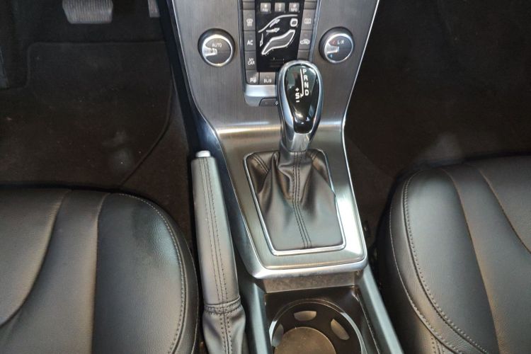 沃尔沃V40 2015款 1.6T 智雅版中控内饰18