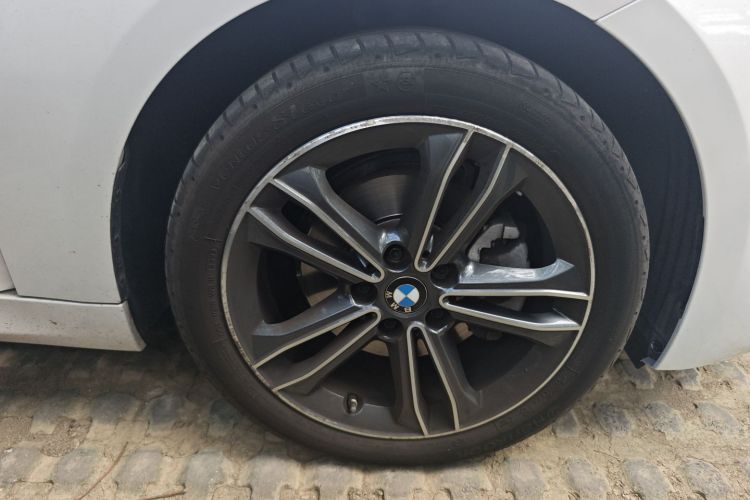 宝马1系 2022款 120i M运动版车身外观10