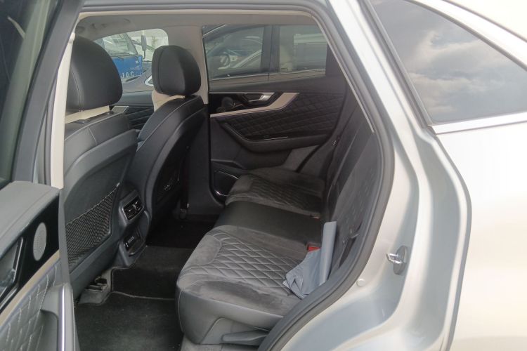 红旗HS5 2019款 2.0T 智联旗享四驱版中控内饰7004