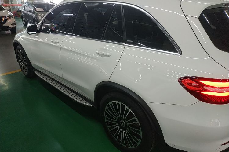 奔驰GLC 2018款 改款 GLC 260 4MATIC 动感型车身外观4