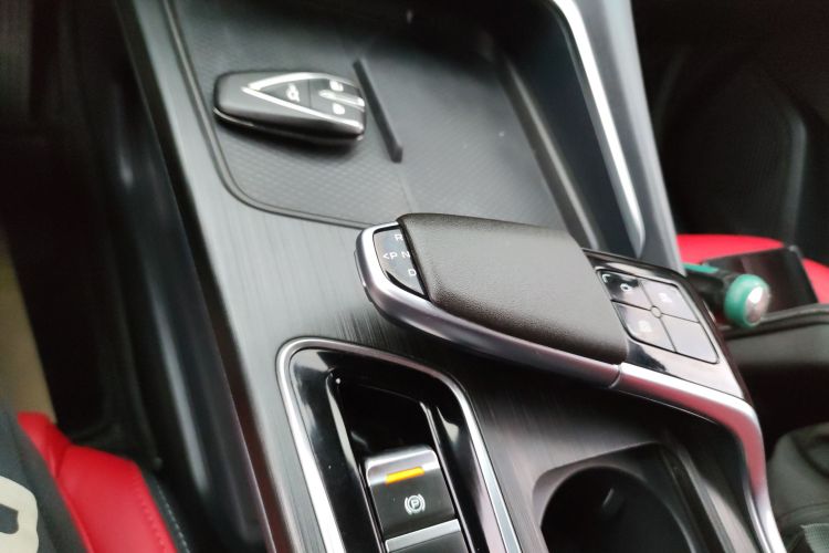 长安UNI-T 2020款 1.5T 尊贵型中控内饰18