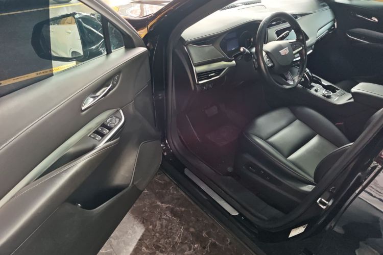 凯迪拉克XT4 2020款 改款 28T 两驱领先型中控内饰20