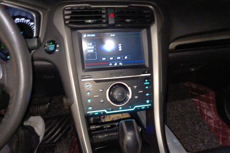 福特 蒙迪欧 2013款 2.0L GTDi200时尚型局部细节16