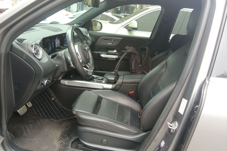 奔驰EQB 2022款 EQB 350 4MATIC 首发特别版中控内饰19