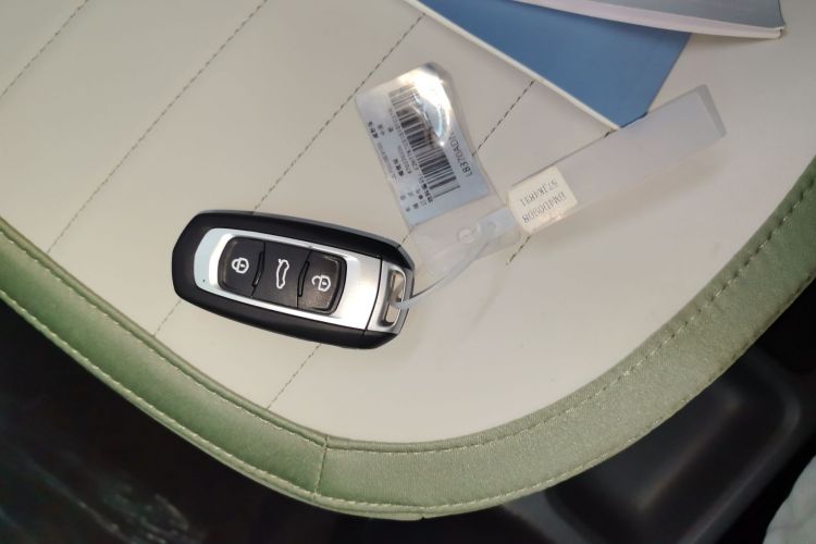 吉利银河 2025款 210km 熊猫骑士中控内饰11