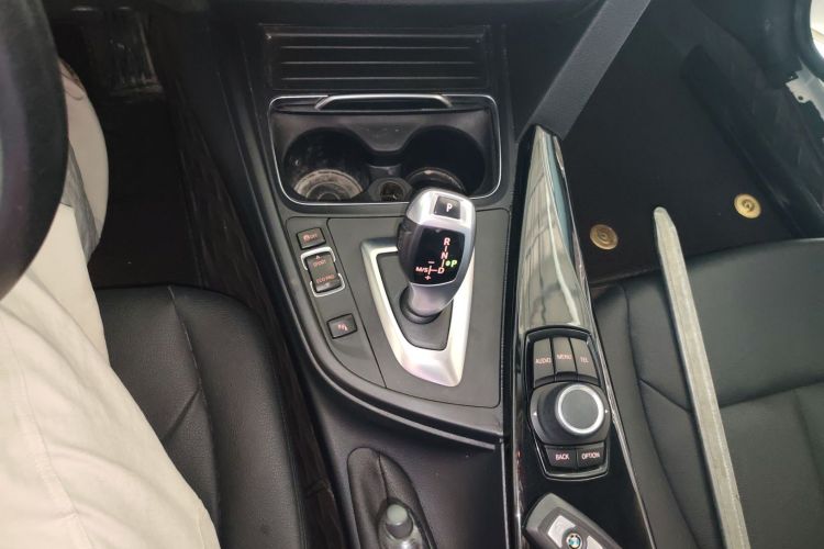 宝马3系 2017款 320Li 时尚型中控内饰18