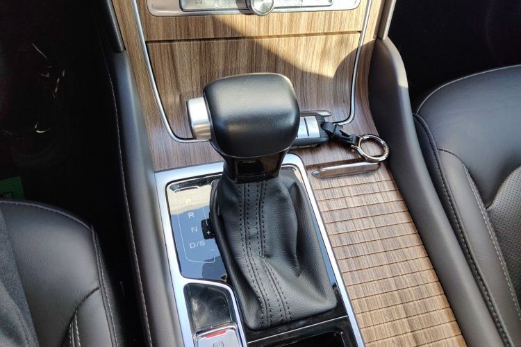 荣威RX8 2019款 30T 智联网两驱超群旗舰版中控内饰18