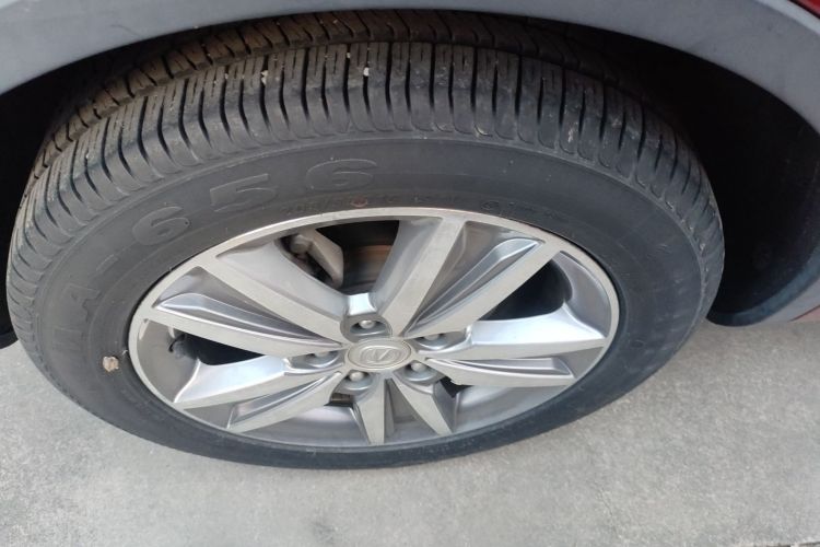 长安 逸动 2016款 XT 1.6L 手动俊酷型车身外观6008