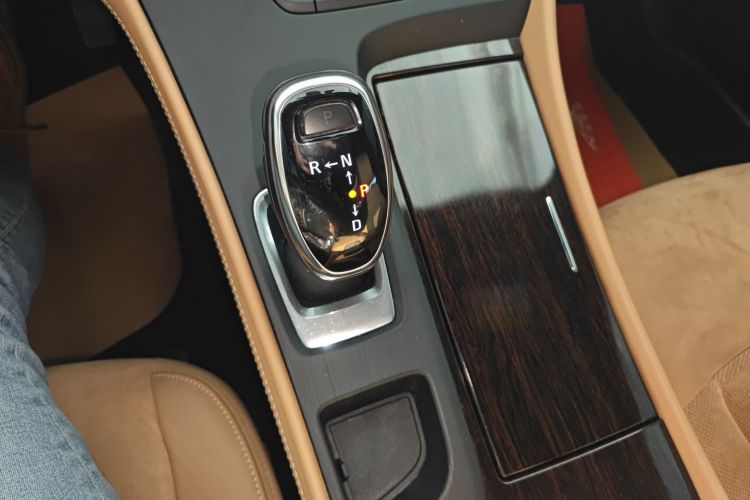 别克 君越 2018款 28T 精英型中控内饰18