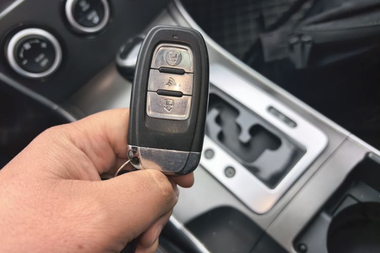 马自达6 2013款 2.0L 自动超豪华型中控内饰11