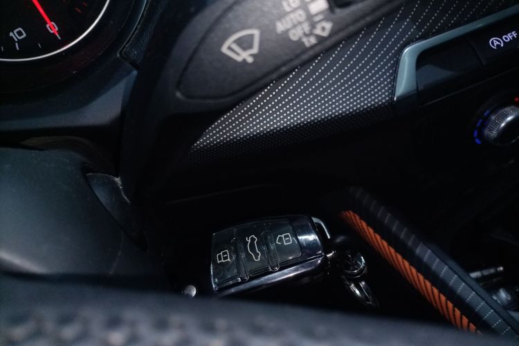 奥迪Q2L 2018款 35 TFSI 上市专享版 国VI中控内饰7001