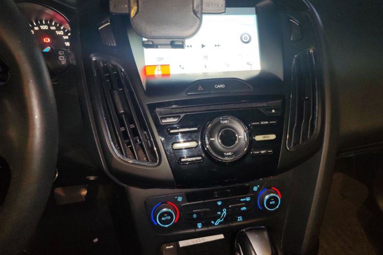 福特 福克斯 2017款 两厢 1.6L 自动风尚型智行版中控内饰16