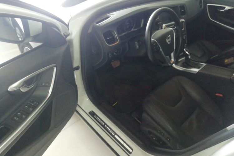 沃尔沃V60 2014款 T5 智逸版中控内饰20