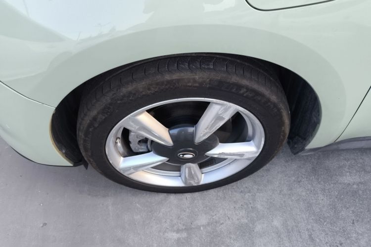 欧拉好猫 2023款 401km标准续航 舒享型 磷酸铁锂车身外观35