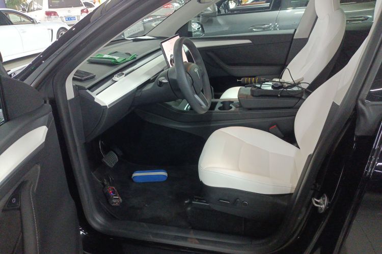 特斯拉 Model Y 2021款 标准续航后驱版中控内饰19