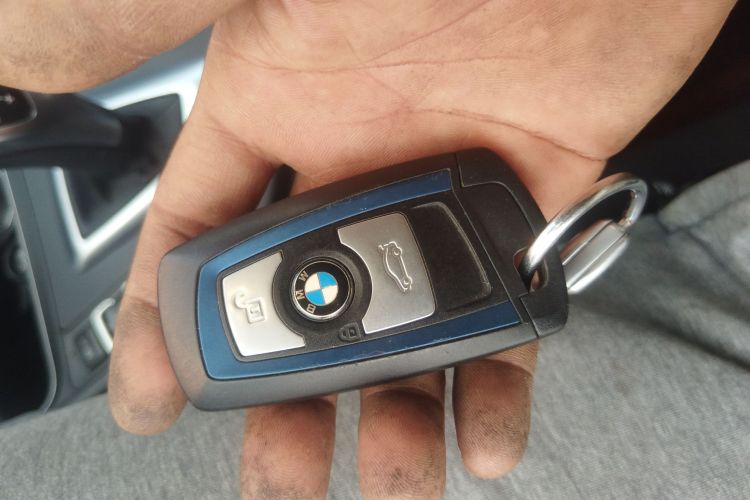 宝马3系 2018款 320Li 领先型M运动套装中控内饰7001