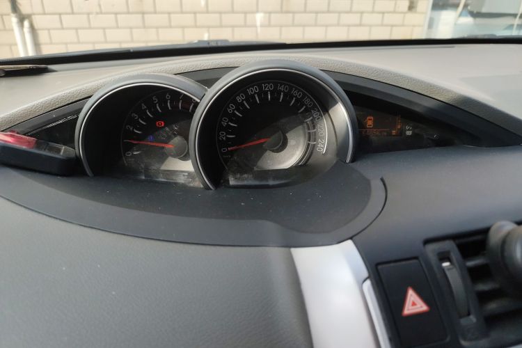 丰田 逸致 2014款 星耀 180E CVT精英版中控内饰14